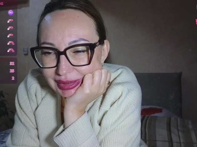 Pink-Lips's BongaCams show and profile