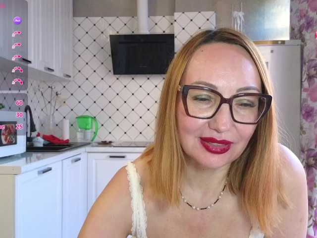 Pink-Lips's BongaCams show and profile