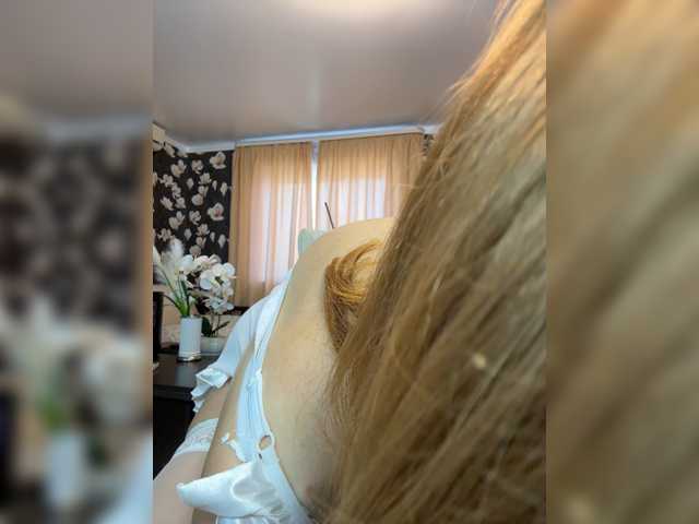 Pink-Lips live cam preview