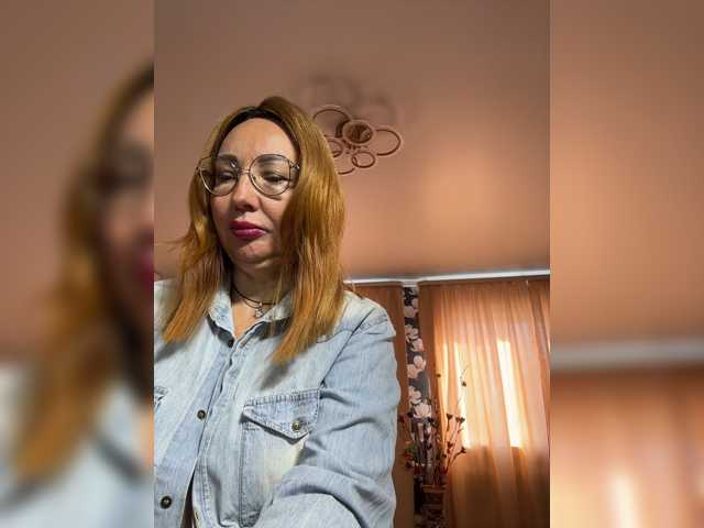 Pink-Lips live cam on BongaCams