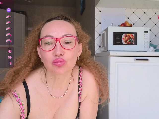 Pink-Lips's BongaCams show and profile