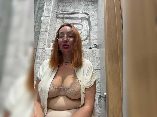 Pink-Lips live cam preview