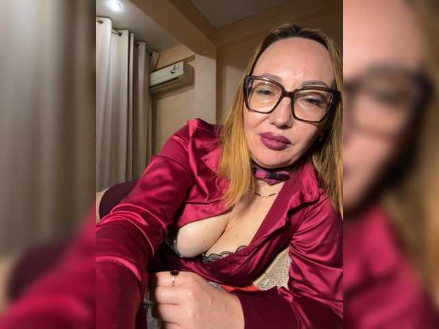 Pink-Lips's BongaCams show and profile