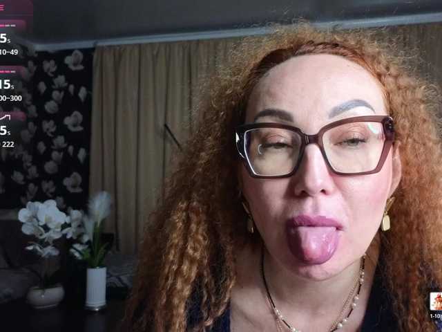 pink-lips cam belle