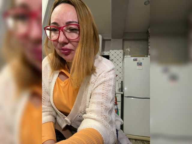 Pink-Lips's BongaCams show and profile