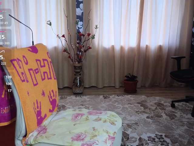 pink-lips cam belle
