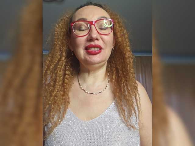 pink-lips cam belle