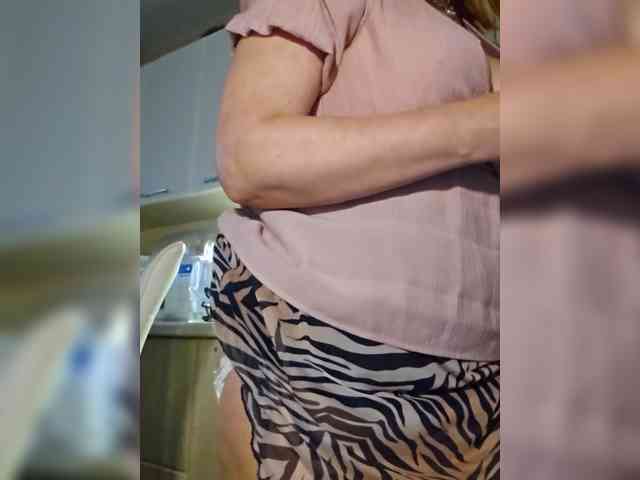 Pink-Lips Sex Cam Show
