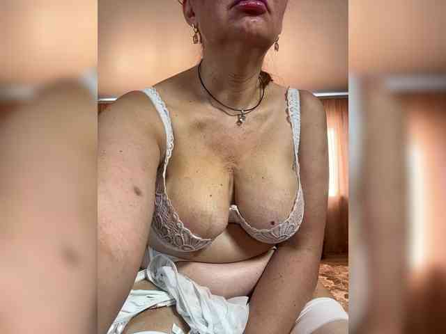 Model: Pink-Lips