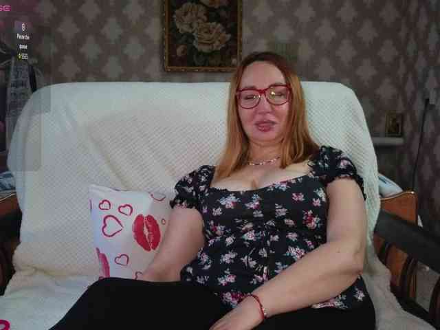 Pink-Lips live female cam on bongacams