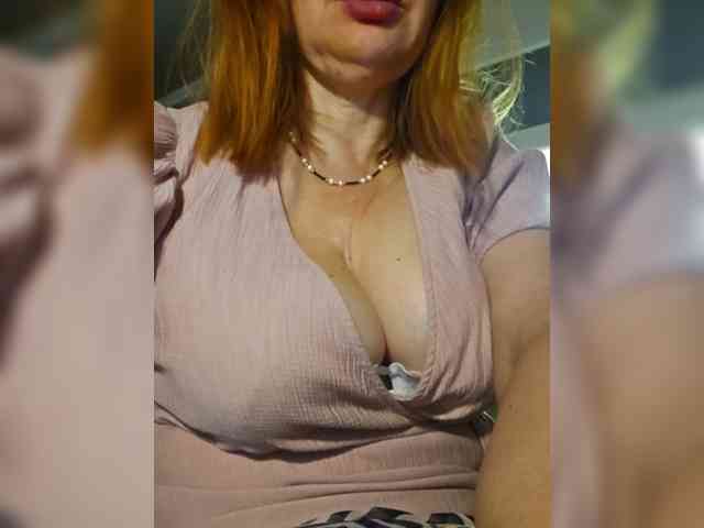 Pink-Lips Sex Cam Show