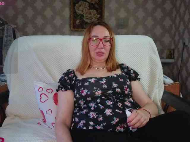 Pink-Lips live female cam on bongacams
