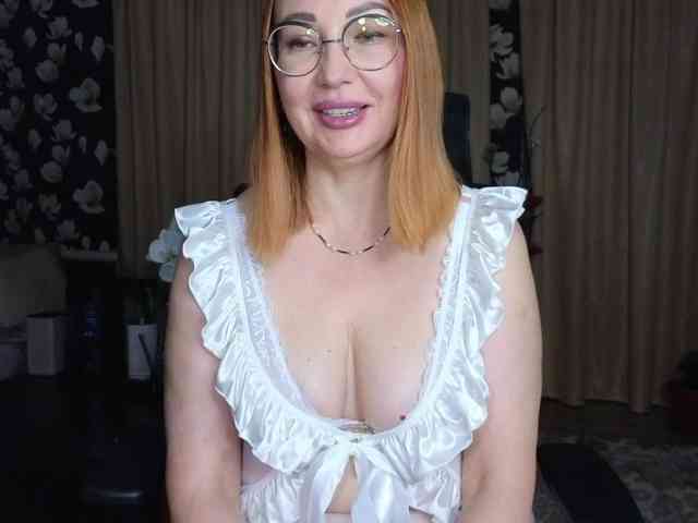 Pink-Lips Sex Cam Show