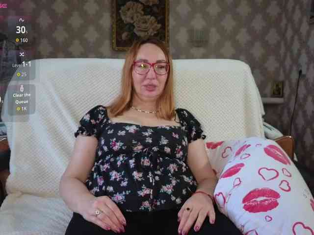 Pink-Lips live female cam on bongacams