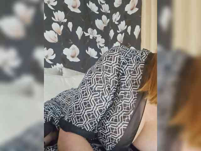 Pink-Lips Sex Cam Show