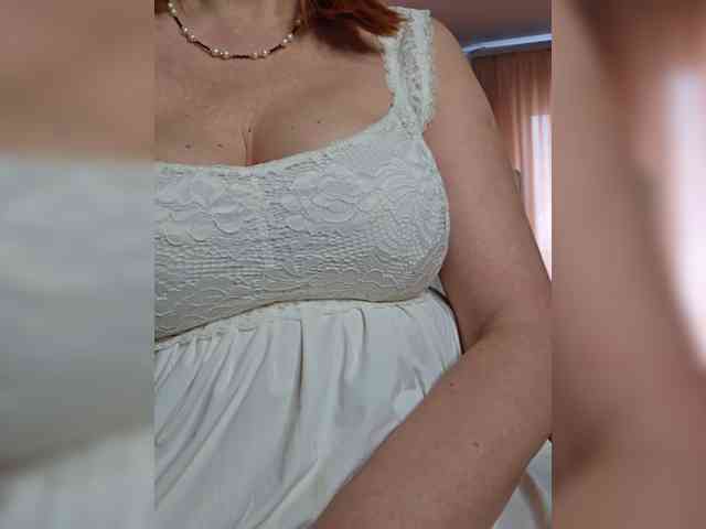 Pink-Lips Sex Cam Show