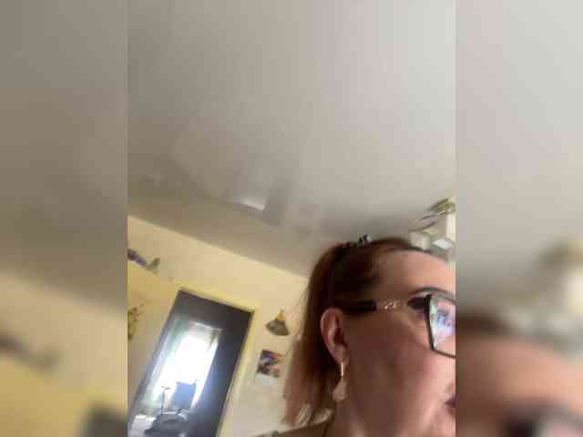 Pink-Lips Sex Cam Show