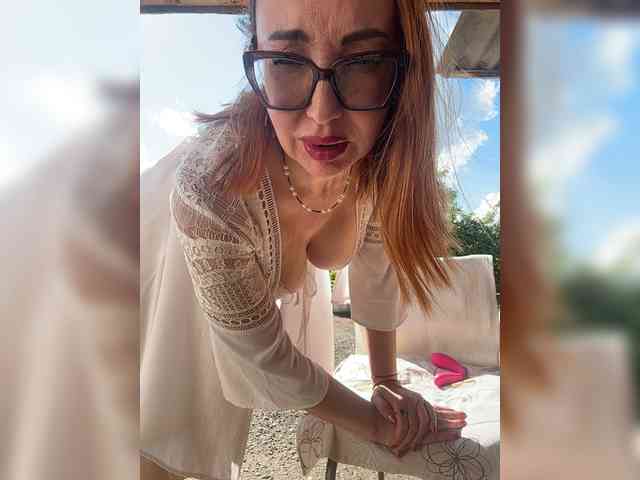 Pink-Lips Sex Cam Show