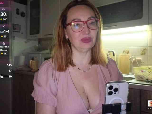 Pink-Lips Sex Cam Show