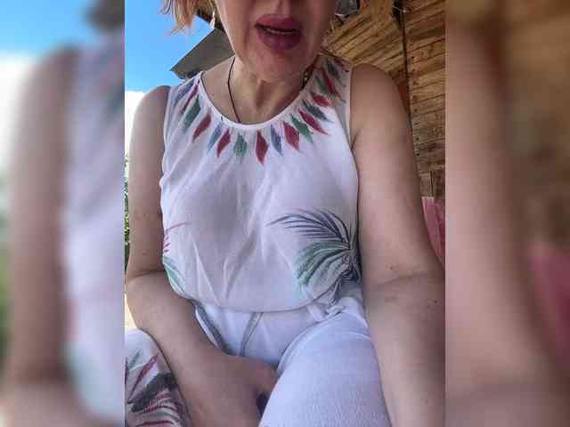 Pink-Lips Sex Cam Show