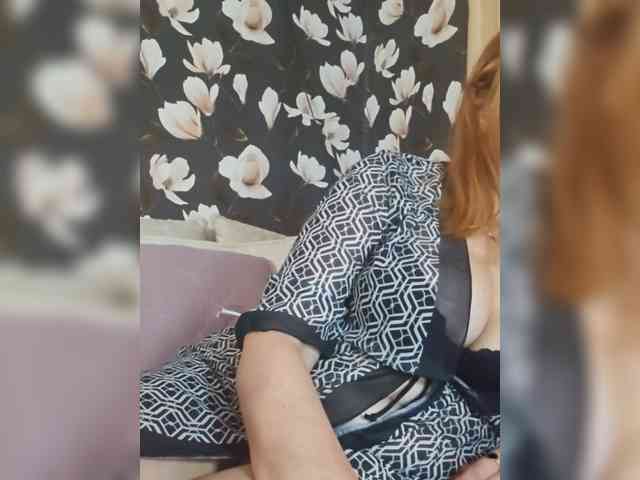 Pink-Lips Sex Cam Show