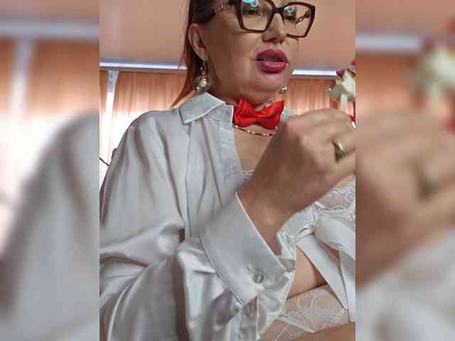 Pink-Lips Sex Cam Show
