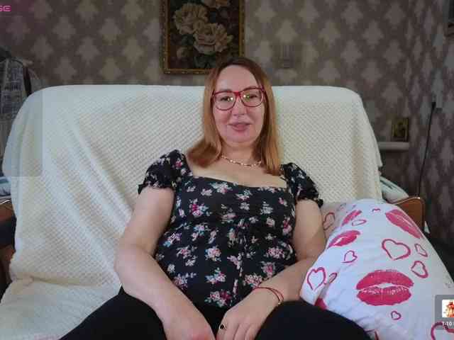 Pink-Lips live female cam on bongacams