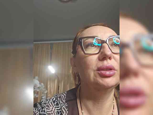 Pink-Lips Sex Cam Show