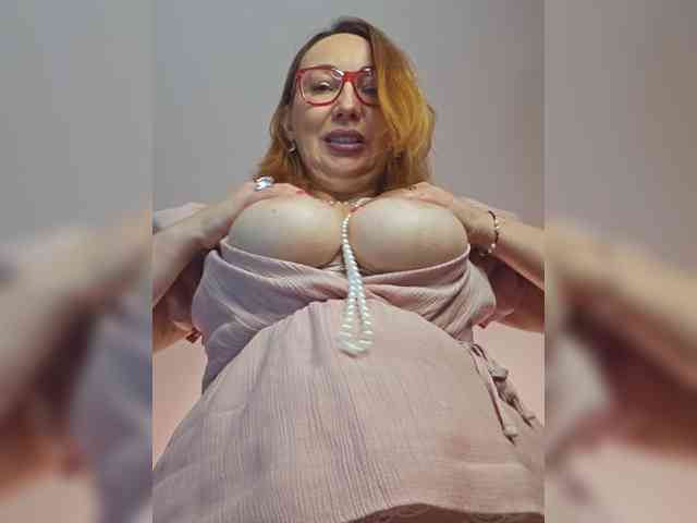 Model: Pink-Lips