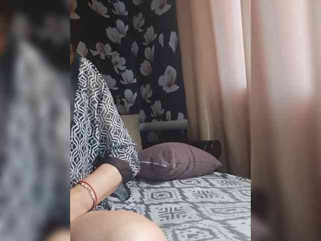 Pink-Lips Sex Cam Show