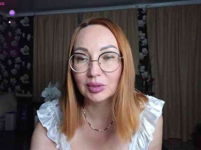 Pink-Lips Sex Cam Show