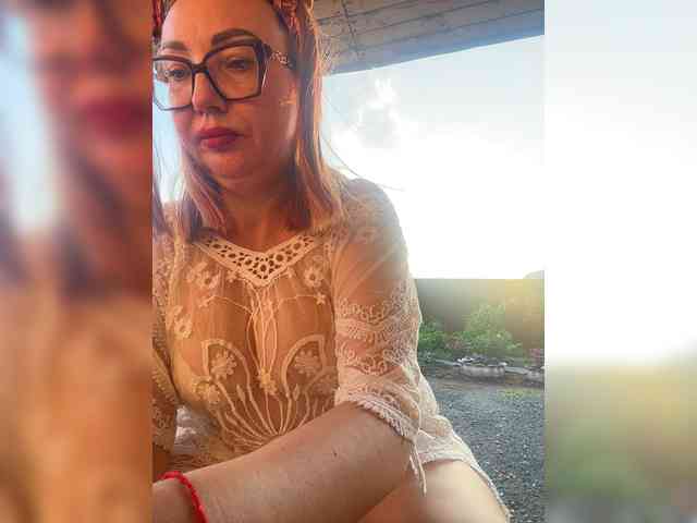 Pink-Lips Sex Cam Show