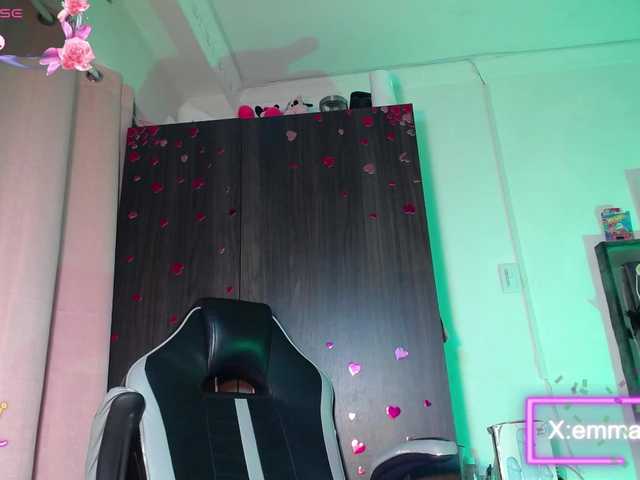 emma-hoot1's BongaCams show and profile