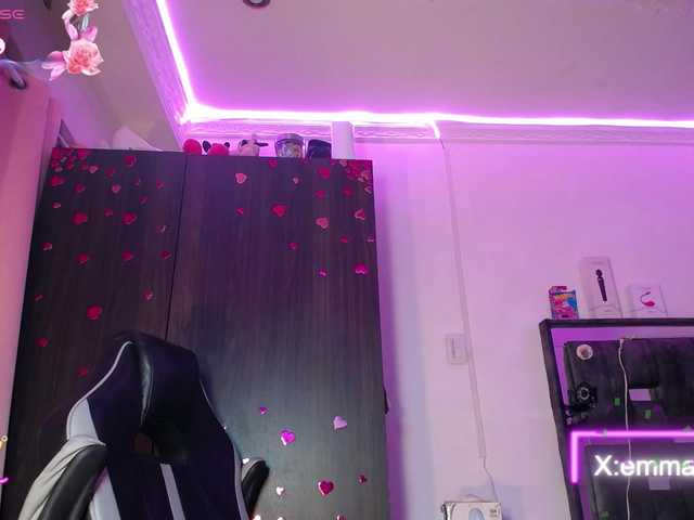 emma-hoot1's BongaCams show and profile