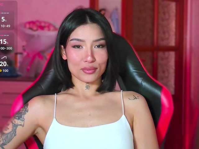 JulieTurner live cam on BongaCams