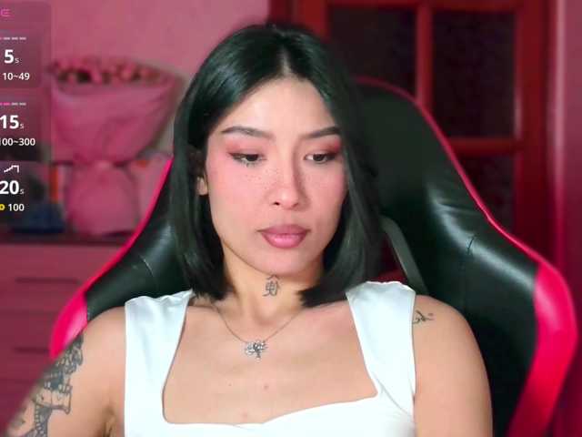 JulieTurner live cam on BongaCams