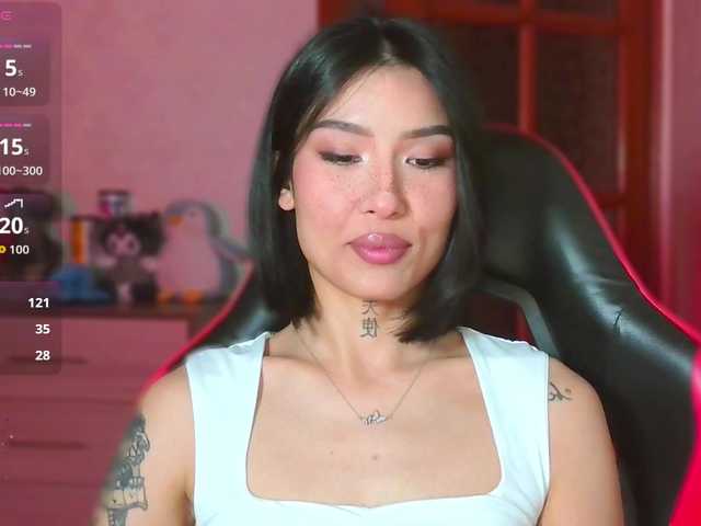 JulieTurner live cam on BongaCams