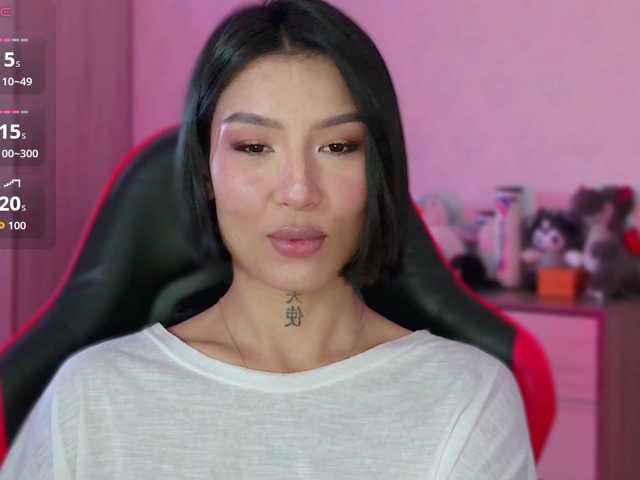 JulieTurner, live now on BongaCams