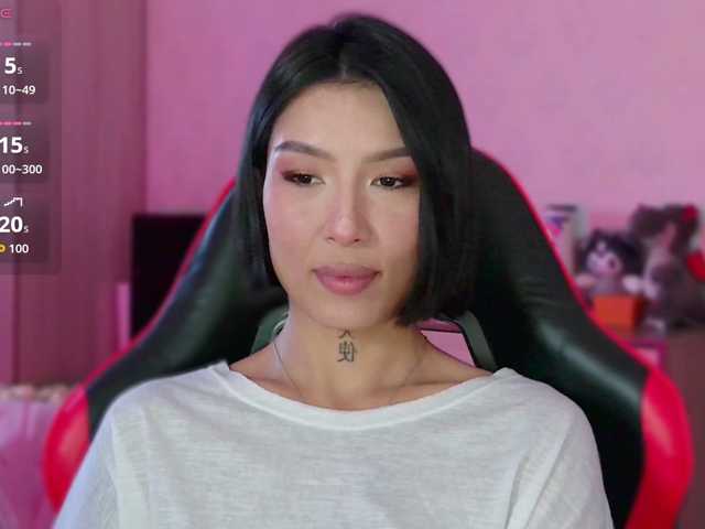JulieTurner, live now on BongaCams