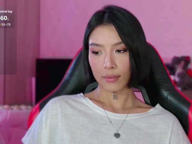JulieTurner, en directo ahora en BongaCams