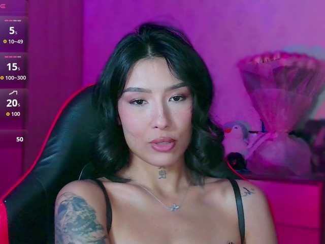 JulieTurner live cam on BongaCams