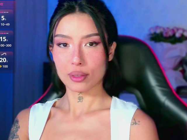 JulieTurner live cam on BongaCams