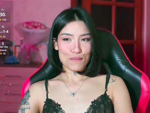 JulieTurner live cam on BongaCams