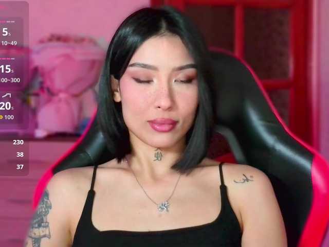 JulieTurner live cam on BongaCams