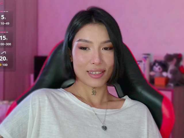 JulieTurner, live now on BongaCams