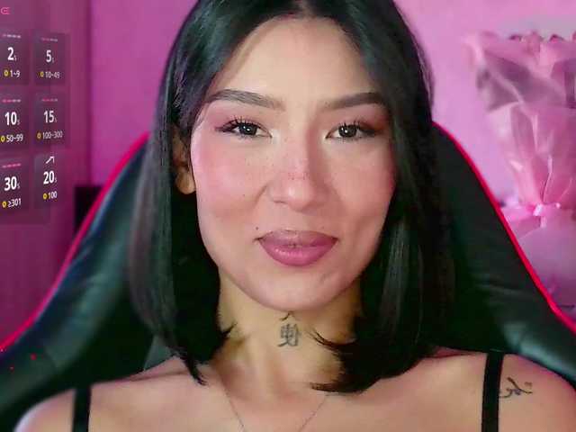 JulieTurner live cam on BongaCams