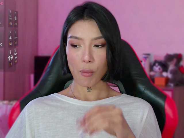 JulieTurner, en directo ahora en BongaCams