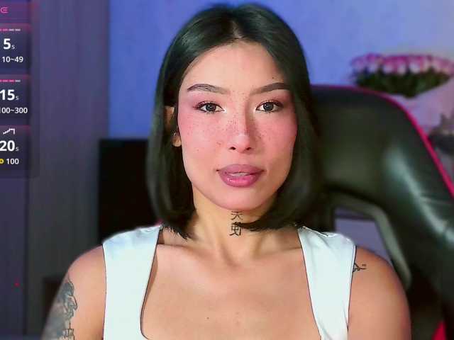 JulieTurner live cam on BongaCams