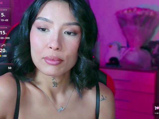 JulieTurner live cam on BongaCams