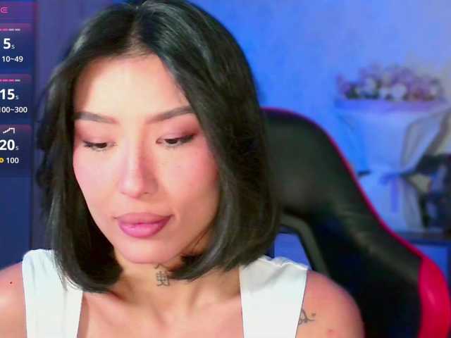 JulieTurner live cam on BongaCams